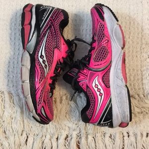 Saucony Hurricane 14 tennis shoes, size 6